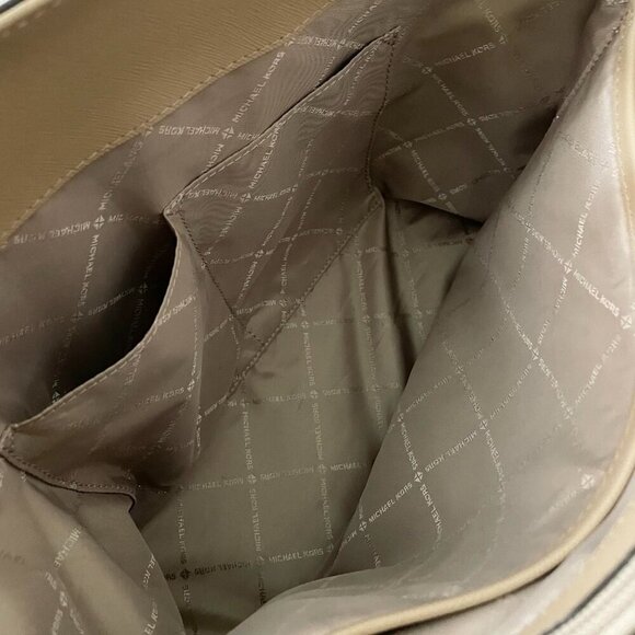 Michael Kors Walsh Purse Flaws - Picture 15 of 16